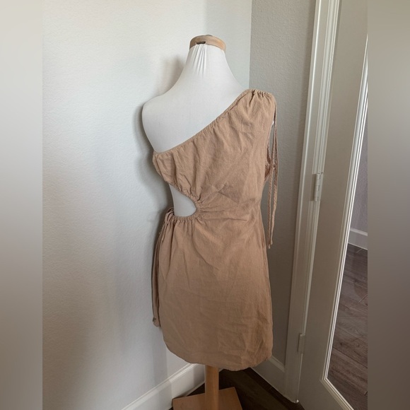One-Shoulder mini Tan Dress - Picture 3 of 4